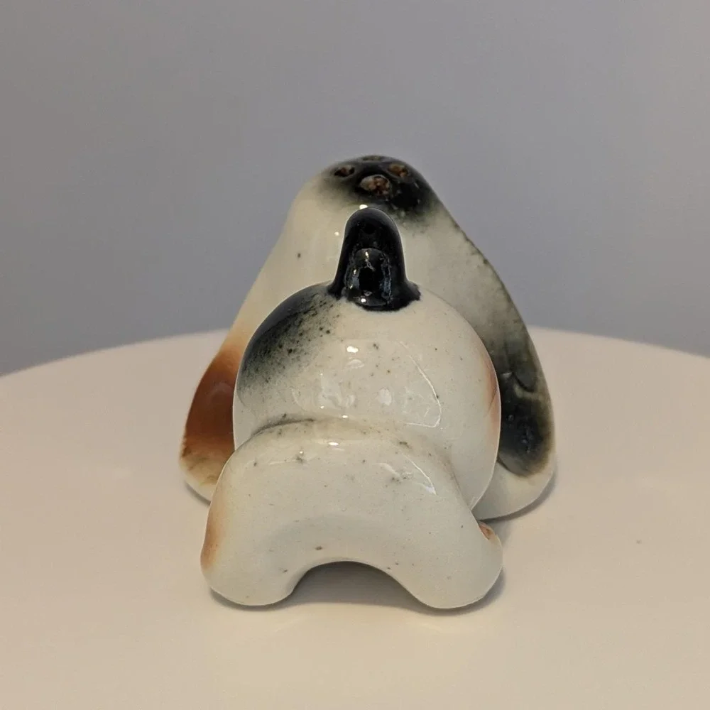 Vintage Basset Hounds Beagle Dogs Salt Pepper Shakers Big Ears Anthropomorphic